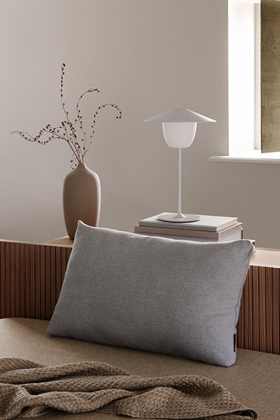 ANI Lamp in White